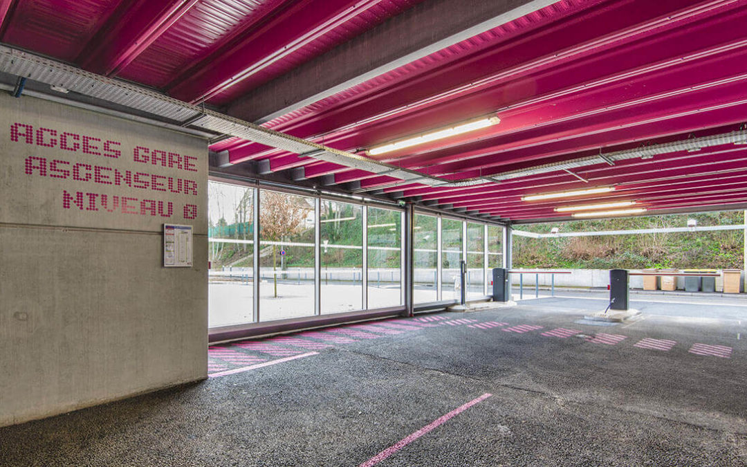 Bahnhofs-Parkhaus in Dreux (Frankreich)